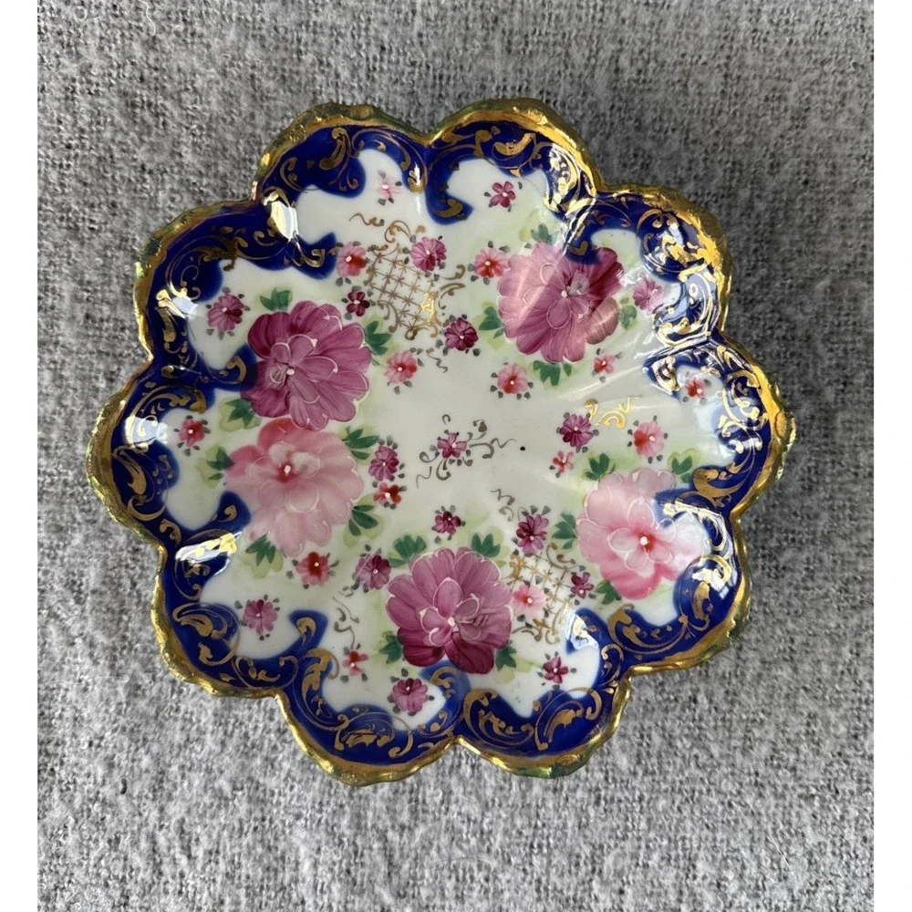 Grandmas Vintage Footed‎ Floral Bowl 7.5